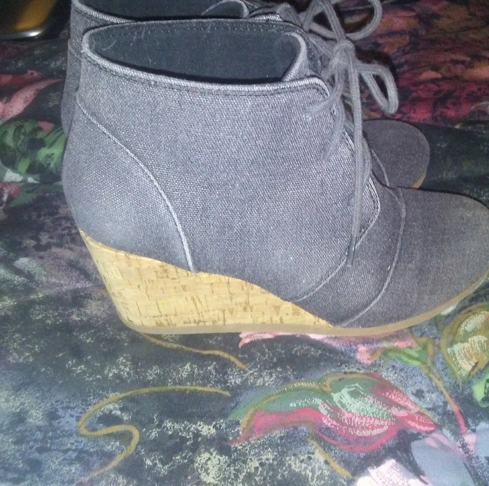Wedge boots/booties